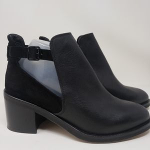 Steve Madden Womans "Vacant" Leather Shoes Size 8.